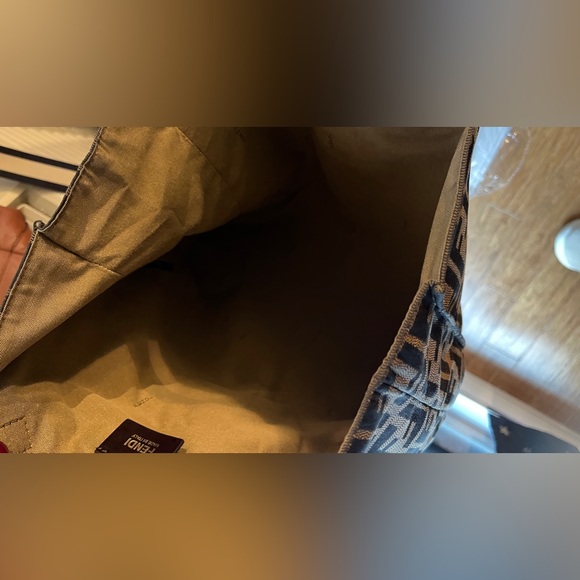 Authentic Fendi tote sac de plat bag like new - Picture 10 of 12